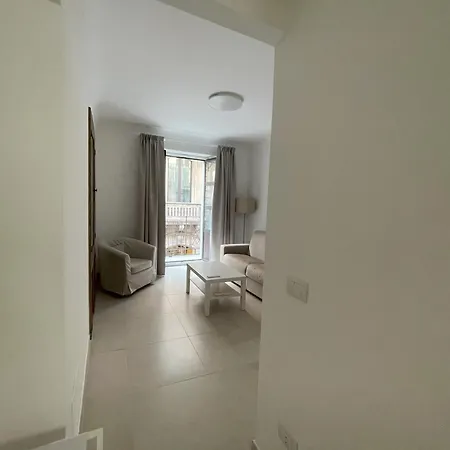 Casa Corso Is An Elegant Center House With Terrace Views Of Main Street Feriehus *